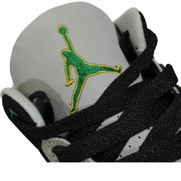 Nike Air Jordan Retro 3 ‘Pine Green’ - Picture 2 of 8